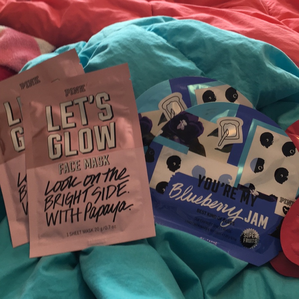 Facial masks + bath bomb